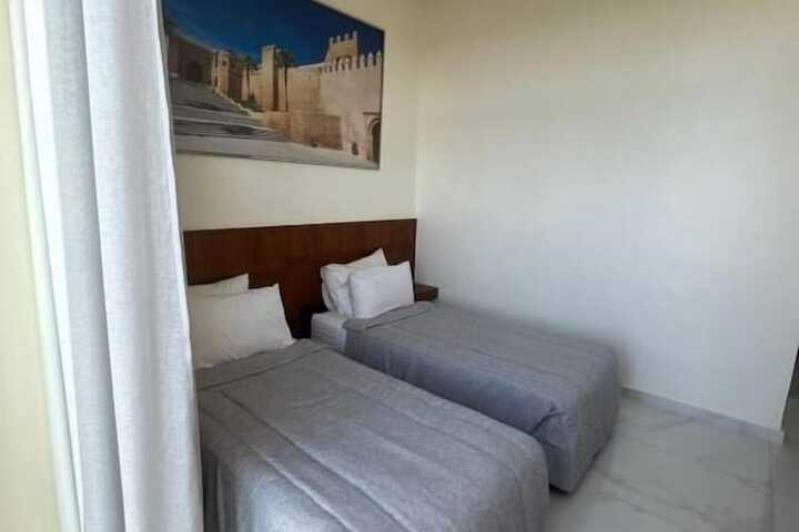 Room 4 of 25