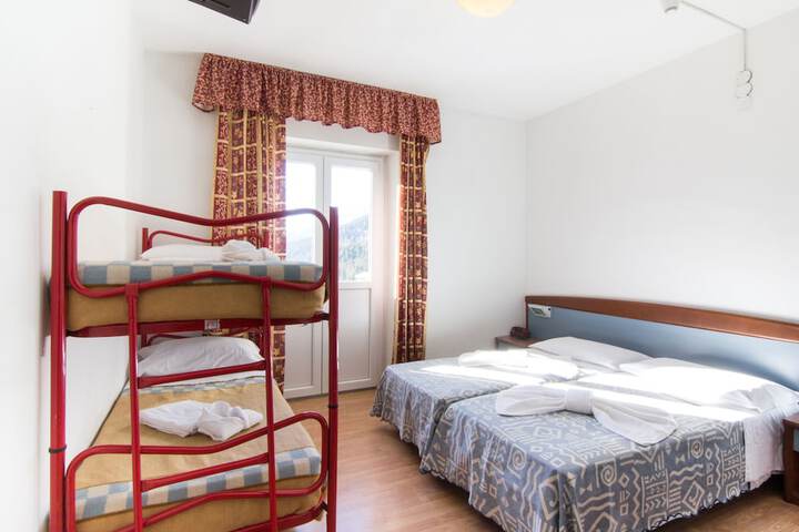 Room 13 of 70