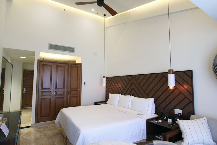 Room 17 of 233
