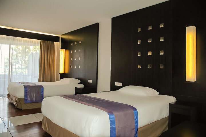 Room 8 of 36