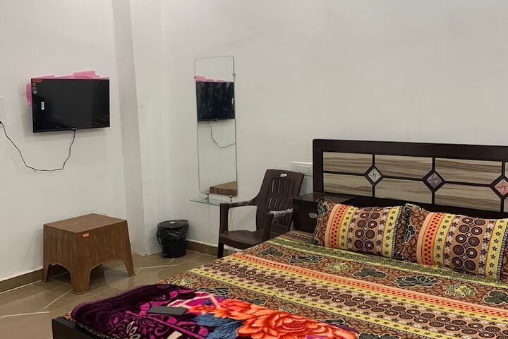 Room 4 of 14