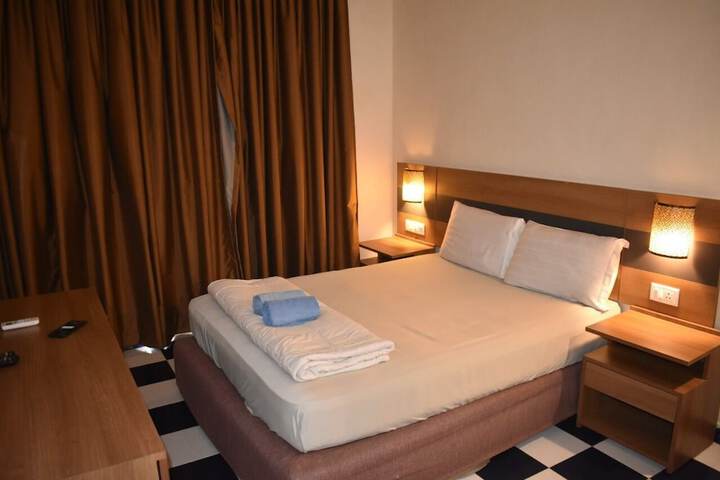 Room 5 of 23