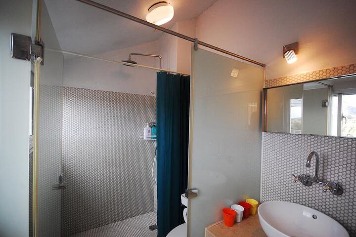 Room 13 of 82