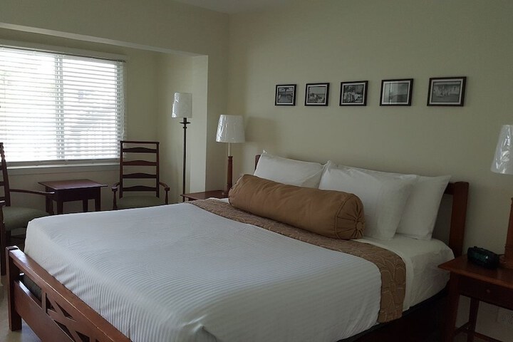 Room 3 of 85