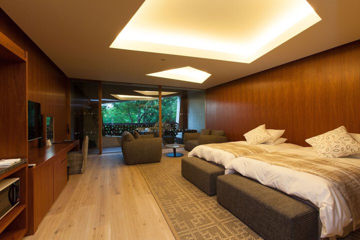 Room 7 of 93