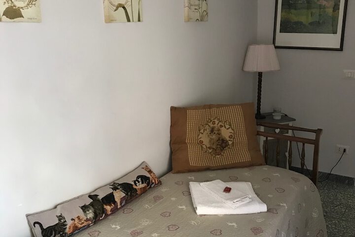Room 13 of 37