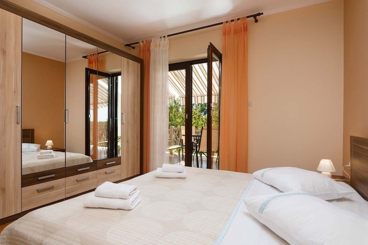 Room 5 of 20