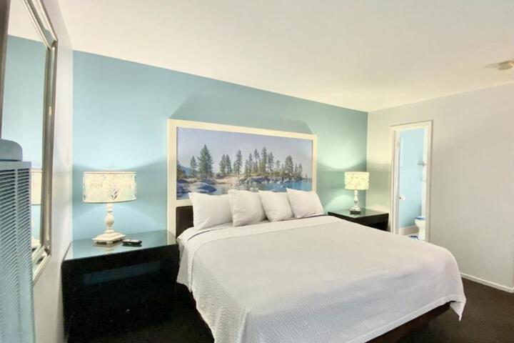 1 Queen Bed (14 of 19)