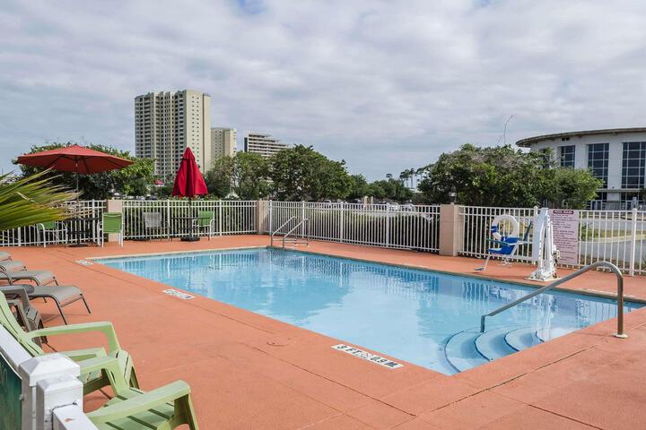 Pool 82 of 100