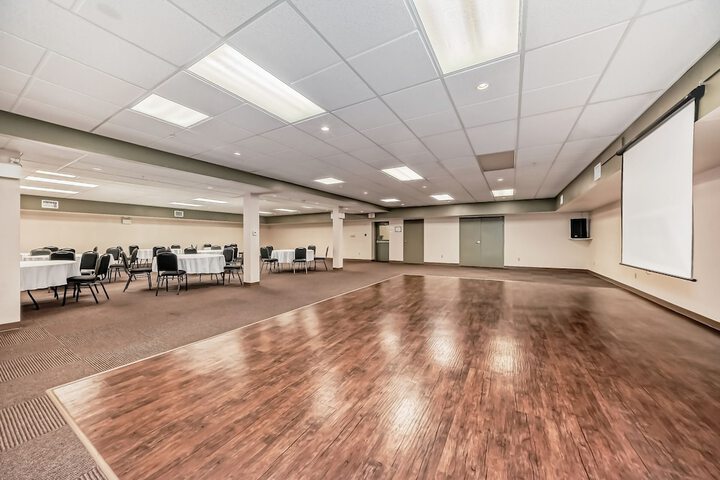 Ballroom/Hall 45 of 49