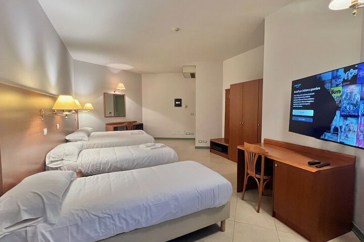 Room 9 of 28