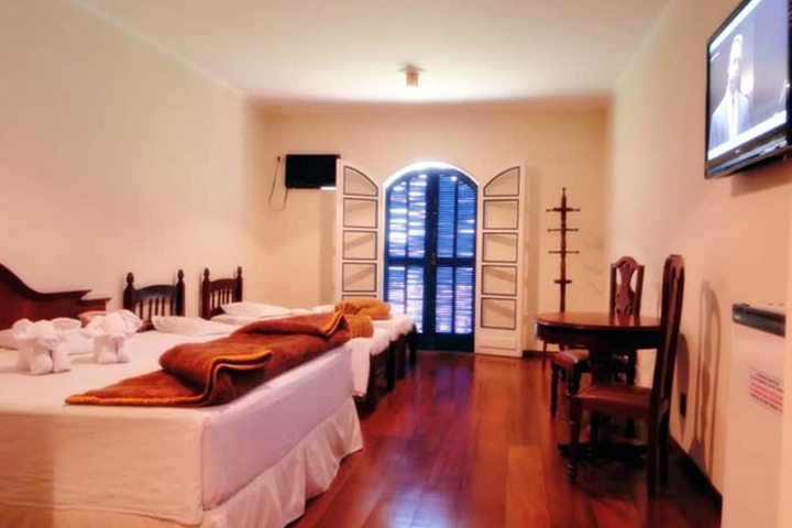 Room 5 of 17