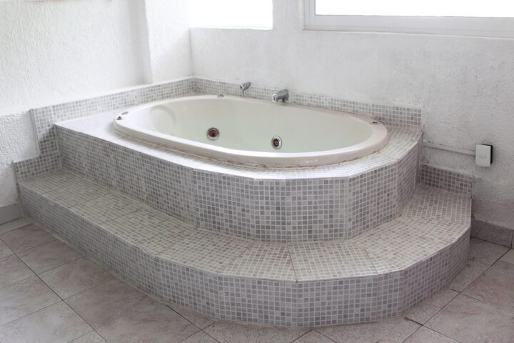 Hot Tub 25 of 33
