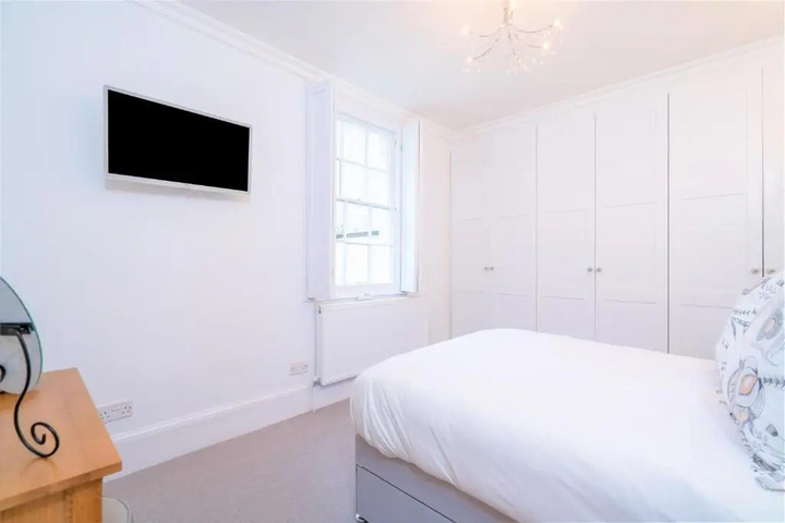 Room 2 of 9