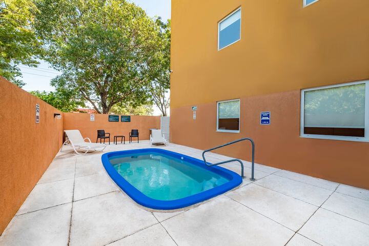 Hotel Pool