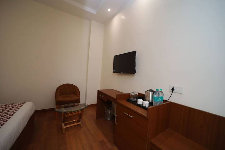 Room 35 of 76