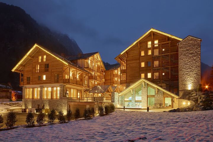 Hotel Exterior 44 of 47