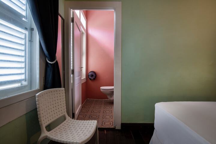 Room 27 of 116