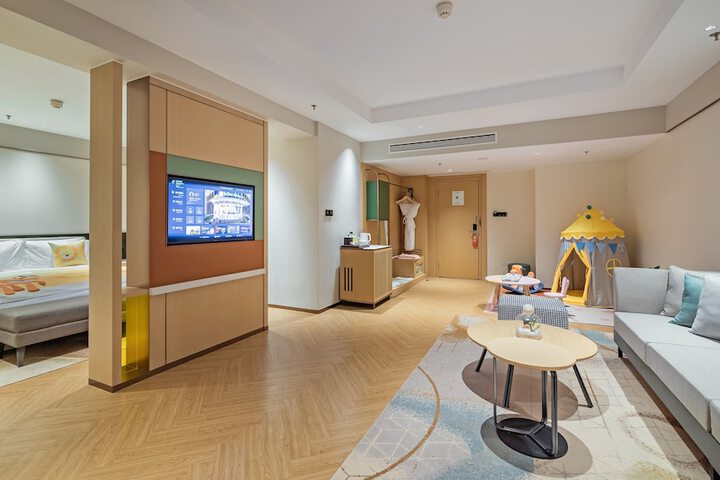 Room 7 of 65