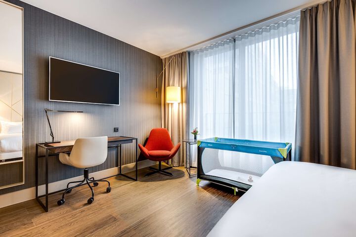 Room 10 of 37