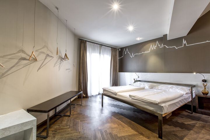 Room 4 of 71