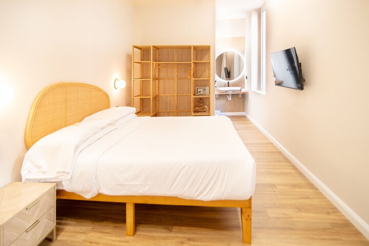 Room 21 of 54
