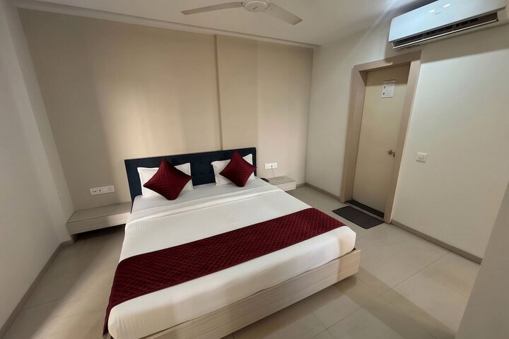 Room 11 of 37