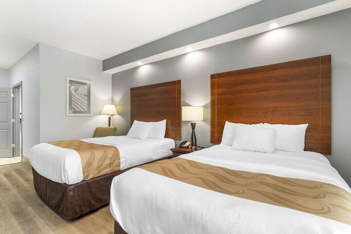 2 Double Beds (10 of 14)