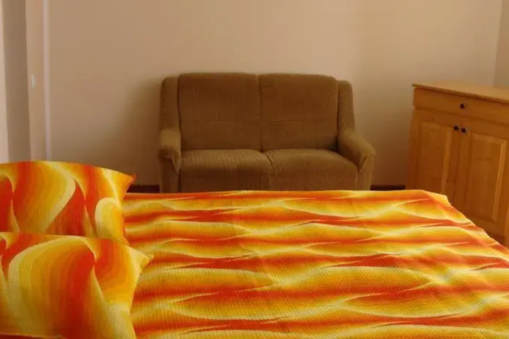 Room 2 of 7