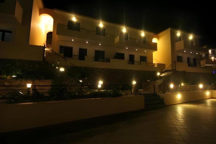 Ai Yannis Suites and Apartments Hotel