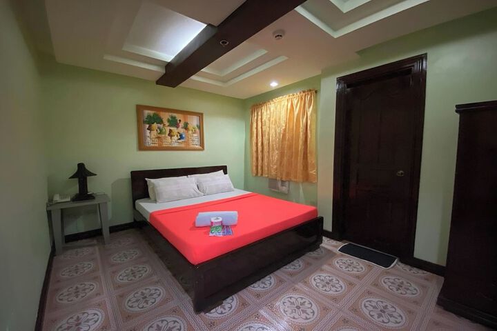 Room 13 of 28