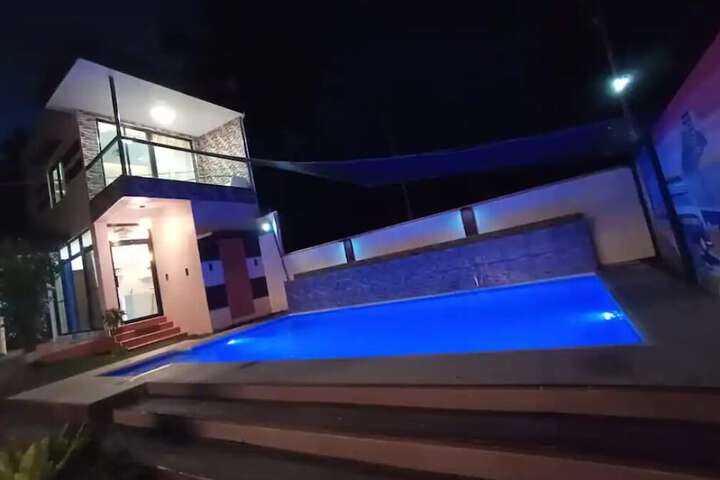 Pool 33 of 49