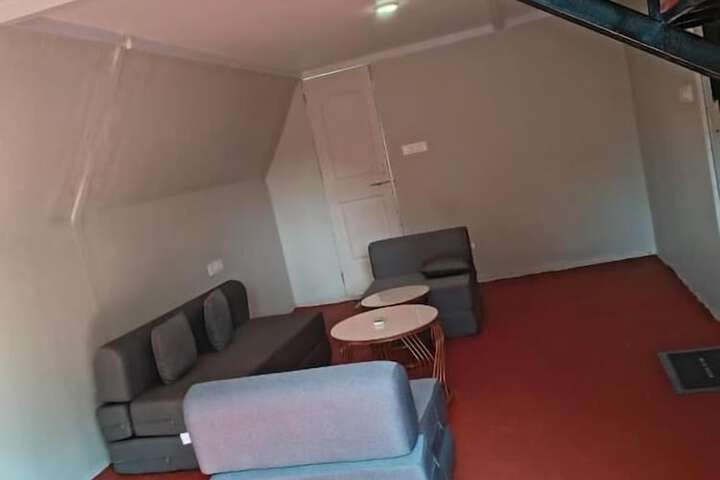 Room 2 of 6