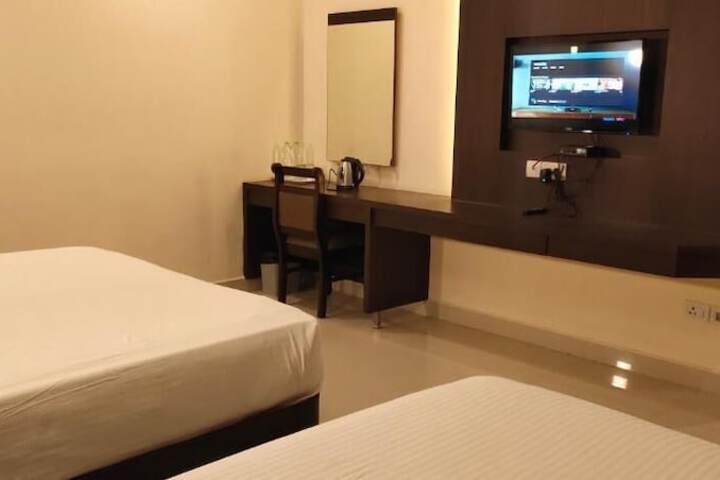 Room 32 of 43