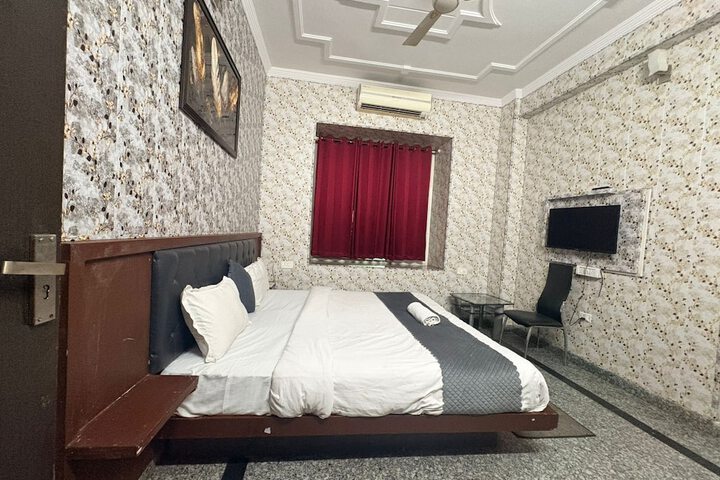 Room 12 of 28