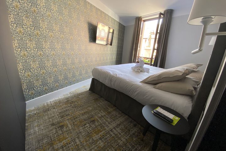 Room 9 of 26