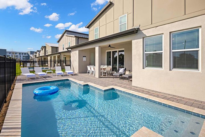 Pool 79 of 102