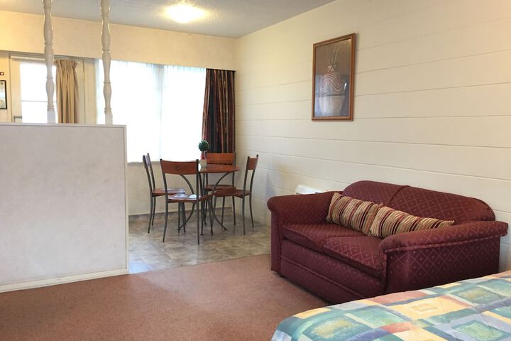 Room 4 of 65