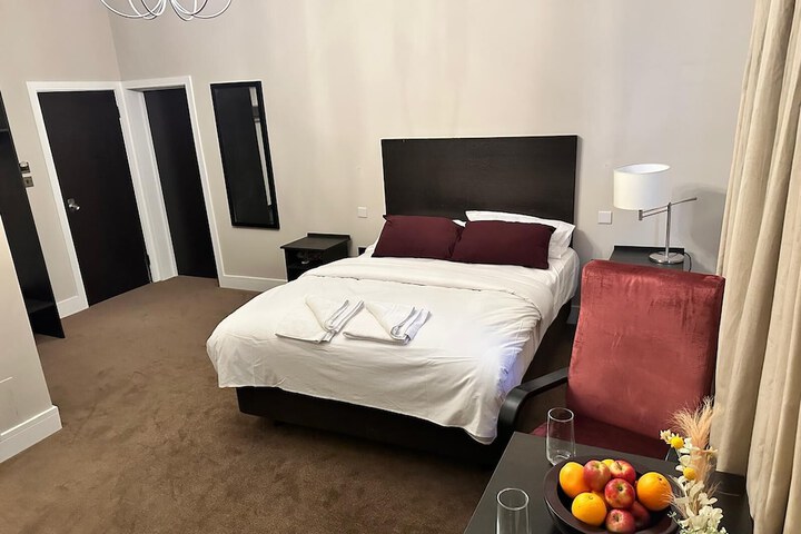 Room 6 of 14
