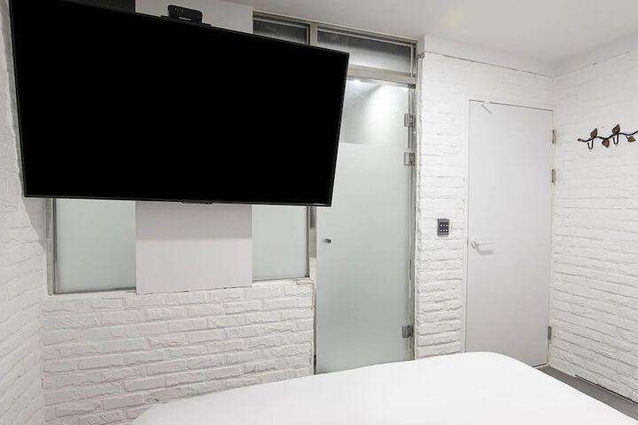 Artichoke hotel