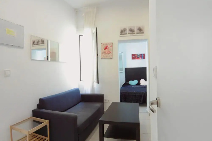 Room 6 of 17