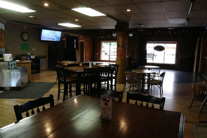 Lounge 57 of 63