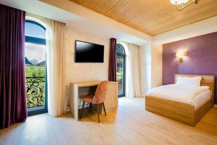 Room 3 of 41