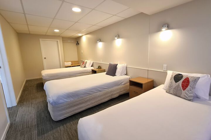Room 3 of 73