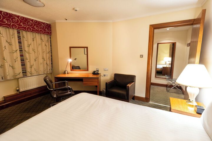 Room 14 of 80