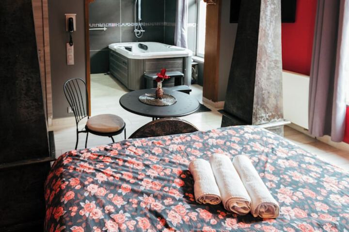 Room 42 of 69