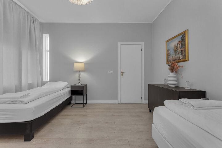 Room 30 of 44