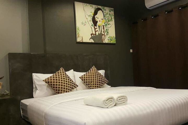 Room 11 of 36