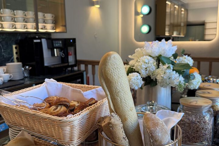 Breakfast/Coffee Service 101 of 115