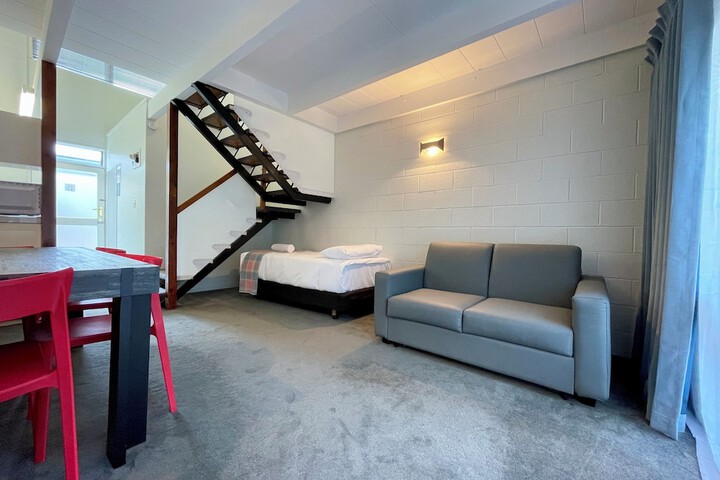 Room 52 of 98